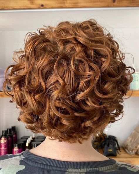 Short Rounded Copper Bob Curly Hair Red Curly Hairstyles, Short Curly Crochet Hair, Hairstyles For Short Curly Hair, Short Curly Cuts, Curly Pixie Hairstyles, Bob Haircut Curly, Short Curly Hairstyles, Brown Curly Hair, Red Curly Hair