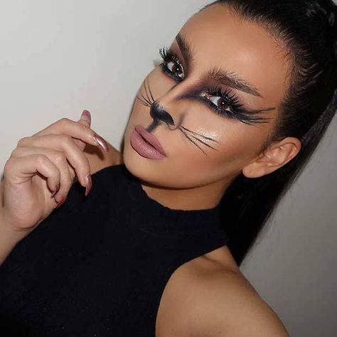 11 Black Cat Makeup Ideas for Halloween at CherryCherryBeauty.com Halloween Makeup Scary Doll, Cat Makeup Halloween Pretty, Nem Halloween Makeup, Cat Costume Makeup, Cat Face Halloween, Black Cat Makeup, Cat Face Makeup, Simple Cat Makeup, Cat Halloween Makeup