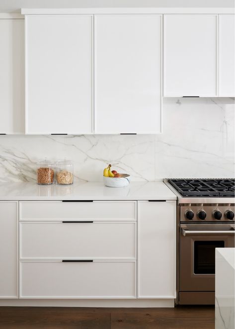 Woodbury Home – Hilary Matt Interiors Beech Kitchen, Kitchen Cabinet Style, Kitchen Cabinet Door Styles, White Shaker Kitchen, Instagram Kitchen, Shaker Kitchen Cabinets, Condo Kitchen, Kitchen Counter Decor, Top Kitchen