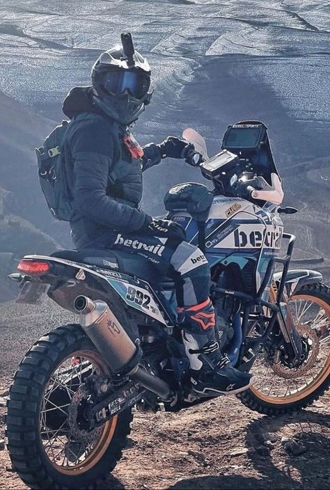 Rally Motorcycles, Biker Style Men, Adventure Bike Motorcycles, All Terrain Bike, Moto Scrambler, Mountain Roads, Motorcycle Camping Gear, Best Motorbike, Touring Motorcycles