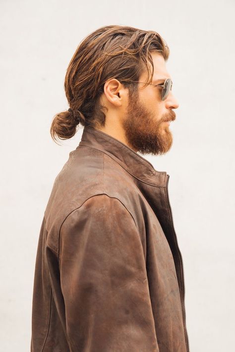 Scottish Hairstyles Men, Messy Man Bun, Mens Hair Long, Maluma Haircut, Casual Chic Fashion, Man Bun Hairstyles, Long Hair Trends, Mens Hair Trends, Hairstyles For Medium Hair