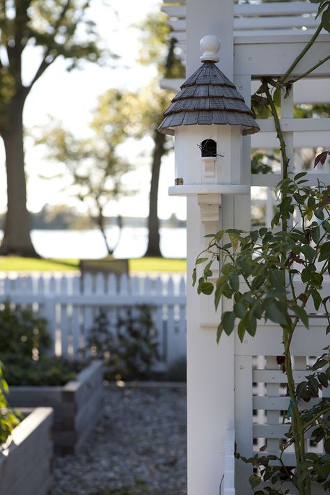 . Birdhouse On Post, Birdhouse Diy, Classy Garden, Wisteria Arbor, Nantucket Summer, Garden Birdhouses, Birdcages, Living Modern, River Song