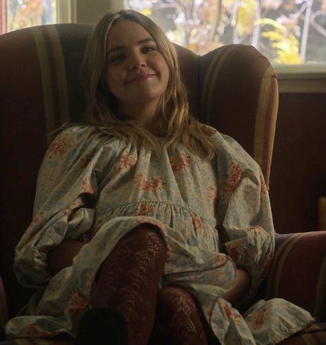 Bailee Madison as Imogen Adams Imogen Adams Aesthetic, Bailee Madison Aesthetic, Imogen Adams, Pretty Little Liars Original Sin, Cameron Boys, Bailee Madison, Mom Friend, Friends Mom, Summer School