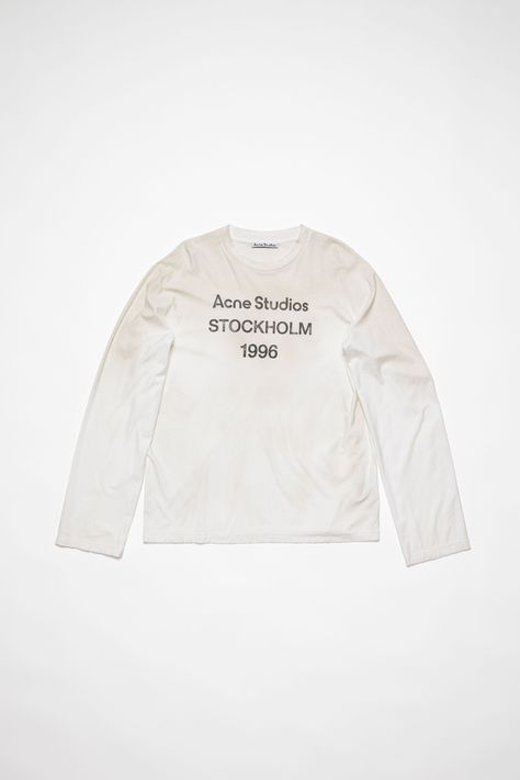 Long sleeve t-shirt is cut to a relaxed unisex fit and hip length. Detailed with an Acne Studios 1996 stamp logo, distressed neckline, cuffs and hem. Crafted from cotton with a sprayed finish. Stamp Logo, Suit Jacket Dress, Street Fashion Men Streetwear, Loose Shirts, Wardrobe Style, Clothes Collection, Logo T Shirt, Hip Length, Tshirt Logo