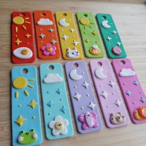 15 Creative Clay Wall Art Ideas Clay Book Marks, Simple Polymer Clay Ideas, Stuff To Make Out Of Clay, Clay Charm Ideas, Polymer Clay Bookmark, Clay Bookmark, Easy Clay Sculptures, Clay Crafts For Kids, Clay Wall Art