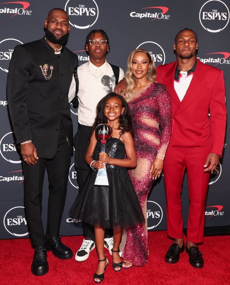 Lebron James Son, Lebron James And Wife, Savannah James, Lebron James Family, Espy Awards, Carmelo Anthony, Dwyane Wade, Basketball Star, Illusion Dress