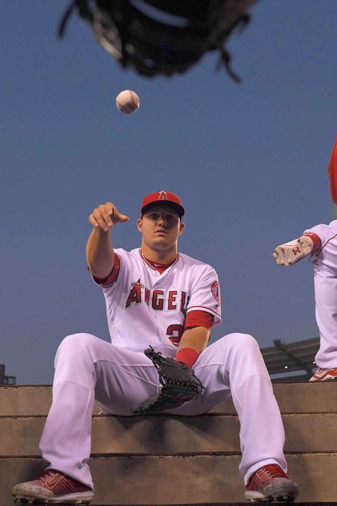 Mike Trout Apple IPhone 6 Plus Wallpaper Mike Trout Wallpaper, Trout Wallpaper, Baseball Boyfriend Gifts, Baseball Boyfriend, Baseball Wallpaper, Pitching Machine, Topi Snapback, Baseball Pitcher, Anaheim Angels