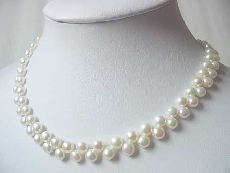 http://www.xaxe.com/white-pearl-necklace-s925-clasp-p-2272.html Stone Bead Jewelry, Pearl Necklace Designs, White Pearl Necklace, Antique Store, Necklace Design, Pearl Cream, Beading Projects, Antique Stores, Stunning Jewellery