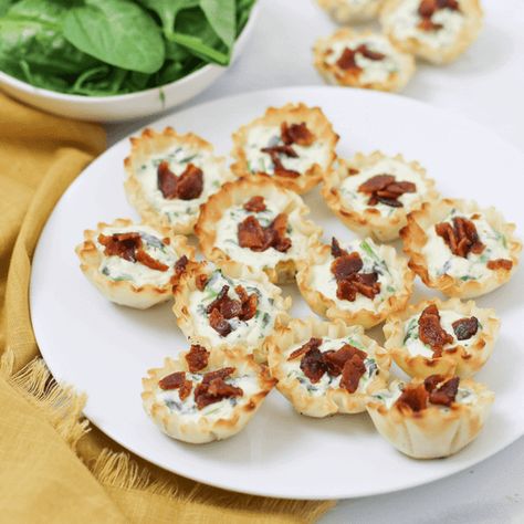 Spinach Bacon Tartlets Appetizers Brie, Brie Phyllo, Phyllo Appetizers, Knight Birthday, Thanksgiving Appetizers Easy, Brie Appetizer, Crispy Prosciutto, Awesome Appetizers, New Year's Eve Appetizers