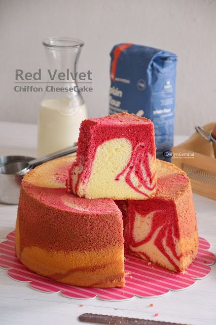 Red Velvet Chiffon Cake, Chiffon Cake Decoration Ideas, Chiffon Photography, Japanese Fruit Sandwich Recipe, Chiffon Cheesecake, Desserts Red Velvet, Orange Chiffon Cake, Bolu Cake, Pastries Recipes Dessert