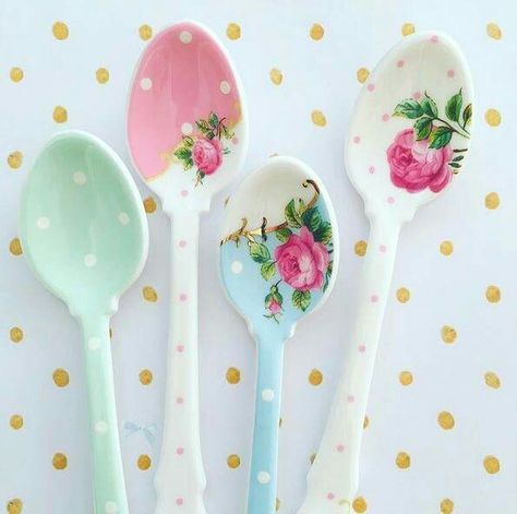 Pastel spoons to die for Painted Spoons, Spoon Art, Ceramic Spoons, Rose Cottage, Shabby Cottage, Vintage Character, Rose Painting, Royal Albert, Cups And Mugs