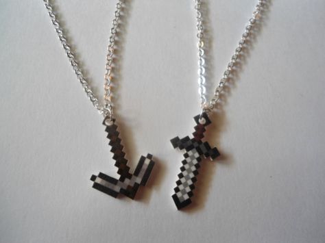 Iron pickaxe and iron sword necklaces Minecraft Necklace, Minecraft Gift Ideas, Minecraft Gifts, Minecraft Toys, Party Prizes, You Are My Moon, Baymax, Hama Beads, Pretty Jewellery