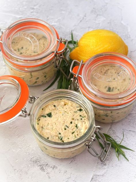 Potted Meat Spread Recipes, Chicken Pate, Chicken Pate Recipe, Chicken Terrine, How To Make Pate, Tomato Dip, Pate Recipes, Diy Snacks, Spread Recipes