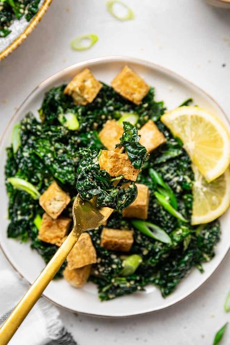 Massaged kale salad is the best kale salad! The simple act of massaging kale leaves makes the leaves tender and cuts their bitterness. Here’s how to do it! Tofu Kale Bowl, Tofu Kale Recipes, Kale Tofu Recipe, Kale Tofu Salad, Tofu And Kale Recipes, Vegan Kale Salad Recipes, Tofu Green Beans, Tofu Kale, Olive Oil And Lemon Dressing