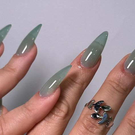 💅🏼Sarah nails on Instagram Easy Sage Green Nails, Solid Color Acrylic Nails, Stiletto Press On Nails, China Nails, Fake Nails Long, Halloween Press On Nails, Long Stiletto, Nagel Tips, Almond Shape Nails