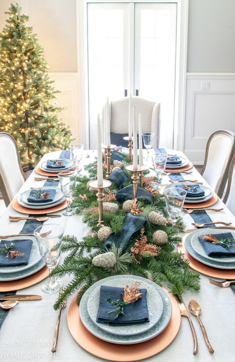 An Easy Christmas Centerpiece for a Long Table - Sanctuary Home Decor Christmas Table Decorations Centerpiece, Christmas Table Decorations Diy, Diy Christmas Table, Centerpiece Christmas, Blue Christmas Decor, Tafel Decor, Christmas Dining Table, Christmas Dinner Table, Christmas Table Centerpieces