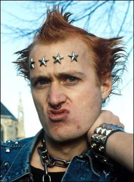 Adrian Edmondson Vyvyan Young Ones, Ade Edmondson, Chica Punk, Rik Mayall, The Young Ones, Comedy Actors, British Humor, Classic Comedies, British Comedy