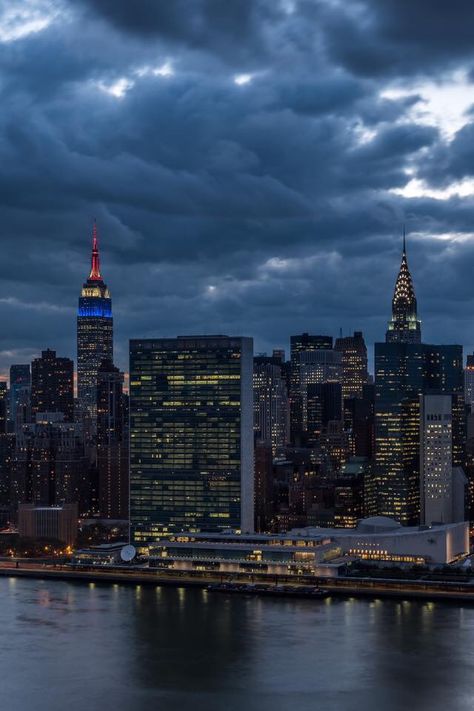 Summer Wallpaper Phone, United Nations Headquarters, Bad Photos, Modern Pictures, Chrysler Building, I Love Ny, Outside World, Manhattan New York, Dark Academia Aesthetic