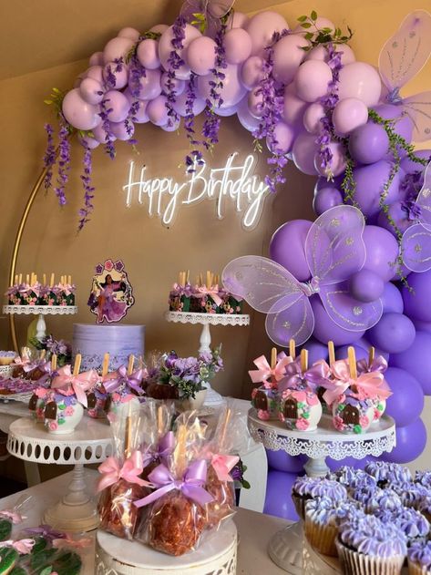 Isabela Birthday Party Decorations, Birthday Decoration Ideas At Home Purple, Purple Fairy Theme Birthday Party, Purple Fairy Birthday Party, Purple Themed 1st Birthday Party, Purple Butterfly Balloon Arch, Lilac Butterfly Birthday Party Ideas, Violet Themed Birthday Party, Fiesta Isabela Madrigal