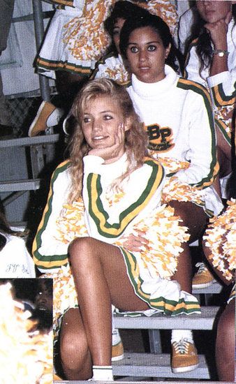 STOP EVERYTHING! See stars' high school pictures. Cameron Diaz hasn't change at all: Michelle Diaz, High School Pictures, School Cheer, Leslie Mann, Classic Actors, Yearbook Pictures, John Malkovich, Pom Pom Girl, Young Celebrities