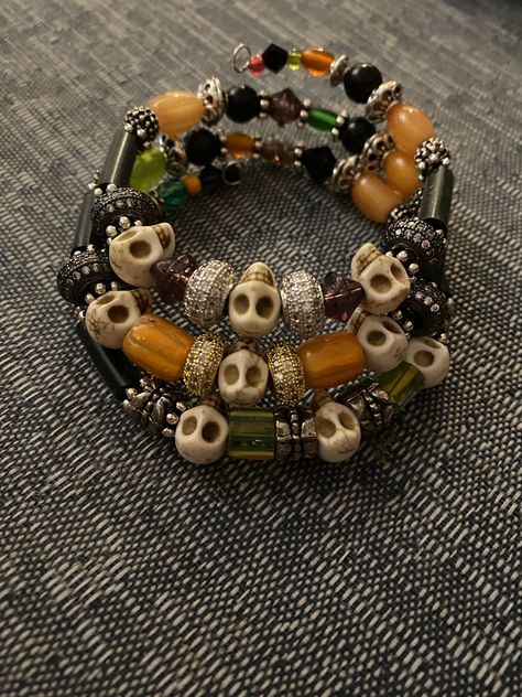 Spooky bracelet for me! Hard to find skulks with hole ear-to-ear! Spooky Bracelet, Hippie Jewelry, Hard To Find, Design Inspo, Bracelet Making, Penny, Character Design, Beaded Bracelets, Bracelet