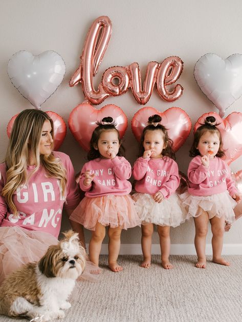 Marilyn Monroe Daughter, Triplets Photography, Rainbow Rooms, Newborn Triplets, Mother Daughter Pictures, Twin Baby Boys, Mom Daughter Outfits, Valentine Photo Shoot, Triplet Babies