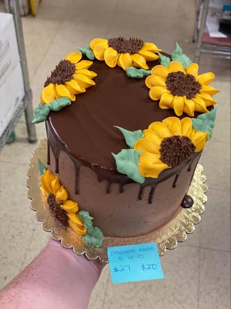 Chocolate Cake With Yellow Flowers, Sheet Cake With Sunflowers, Fall Cakes Decorating, Sunflower Birthday Cakes, Sunflower Cake, Banana Pudding Cake, Chocolate Cake Designs, Chocolate Cake Decoration, Creative Cake Decorating