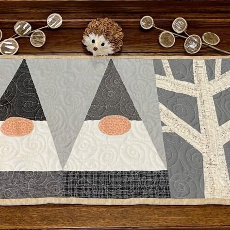 Gnome Quilts, Gnome Quilt Patterns Free, Flannel Quilt Patterns, Christmas Quilting Projects, Quilted Table Runners Patterns, Quilting Designs Patterns, Tree Quilt, Beginner Quilt Patterns, Pretty Quilt