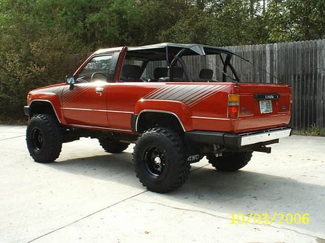 first generation toyota 4runner with a removable shell First Gen 4runner, 1st Gen 4runner, Toyota Trucks 4x4, Toyota Pickup 4x4, Truck Top, Tacoma Truck, Toyota 4x4, Alfa Romeo Cars, Toyota 4