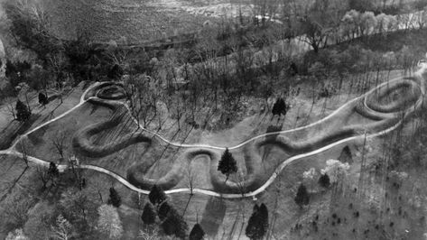 Serpent Mound Great Serpent, Serpent Mound, Effigy Mounds, Peabody Museum, Giant Snake, Impact Crater, Ohio History, Mystery Of History, Ancient Mysteries