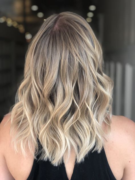 Blonde Ombre Hair Medium Length, Full Balayage Blonde Short, Neutral Blonde Balayage Short Hair, Blonde Balayage With Side Bangs, Soft Blonde Balayage Short Hair, Blonde Balayage Highlights Short, Balyage Blonde Shoulder Length Hair, Creamy Blonde Balayage Short Hair, Ashy Blonde Balayage Short Hair