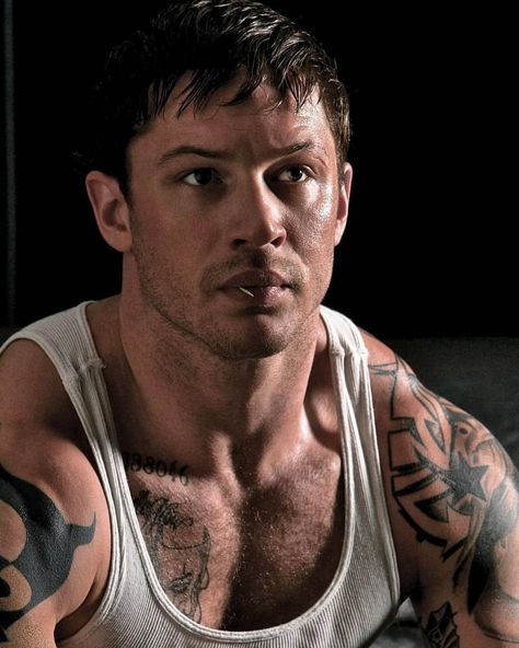 Tom Hardy Aesthetic, Tom Hardy Body, Hardy Aesthetic, Tom Hardy Tattoos, Tom Hardy Warrior, Actor Photography, Tom Hardy Actor, Eddie Brock Venom, Warrior Movie