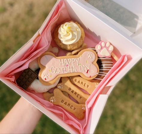 Dog Treats Birthday, Dog Treat Aesthetic, Aesthetic Dog Treats, Dog Treats Aesthetic, Dog Store Ideas, Dog Bakery Ideas, Dog Bakery Business, Cute Dog Treats, Easter Dog Treats