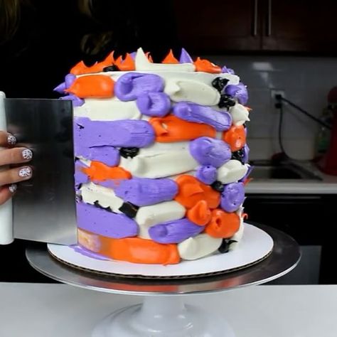 Halloween Sprinkle Cake, Halloween Cake Buttercream, Striped Halloween Cake, Easy Diy Halloween Cake, Simple Halloween Birthday Cakes, Halloween Cakes For Adults, Diy Halloween Birthday Cake, Halloween Cake Diy, Striped Cake Ideas