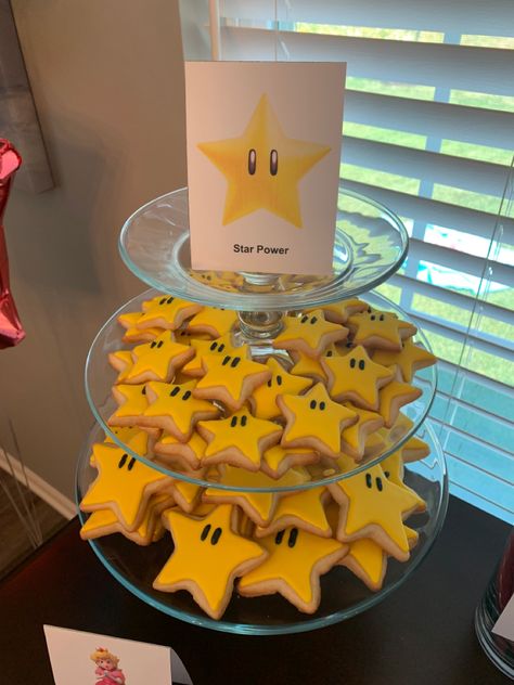 Super Mario Bros Themed Food, Mario Peach Party, Super Mario Brothers Party Games, Mario Party Themed Food, Peaches Party Theme Mario, Small Mario Cake, Princess Peach Baby Shower Ideas, Princess Peach Treats, Mario Kart Snacks