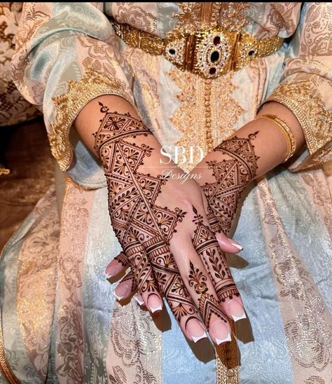 Henna Design For Wedding Guest, Morocco Henna Design, Henna Moroccan Style, Moroccan Bridal Henna, Moroccan Henna Designs Simple, Henna Designs Moroccan, Moroccan Mehndi Design, Nigerian Henna, Algerian Henna