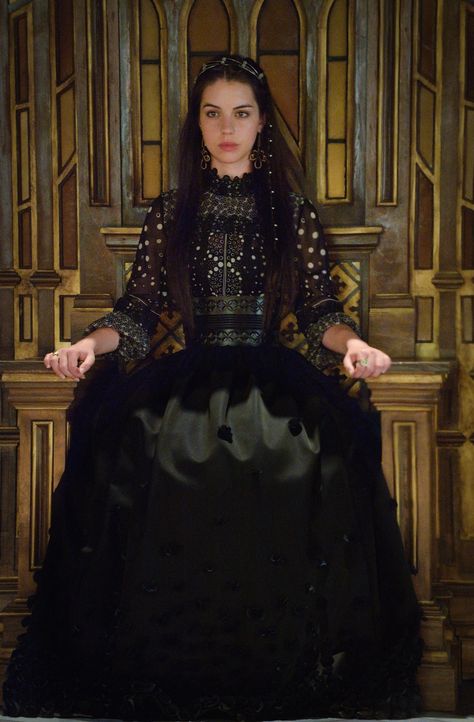 Reign - queen Mary Mary Stuart Reign, Reign Season 2, Reign Outfits, Reign Tv Show, Marie Stuart, Reign Mary, Reign Fashion, Reign Dresses, 2 Princess