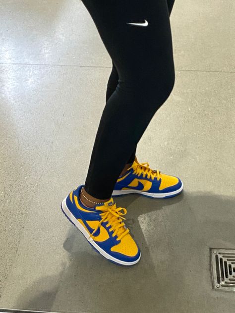 University Gold Dunks Outfit, Ucla Dunks Outfit, Ucla Dunks, Dunks Yellow, Blue And Yellow Dunks, Nike Dunk Low Off-white University Gold, Dunks Outfit, Air Shoes, Pretty Sneakers