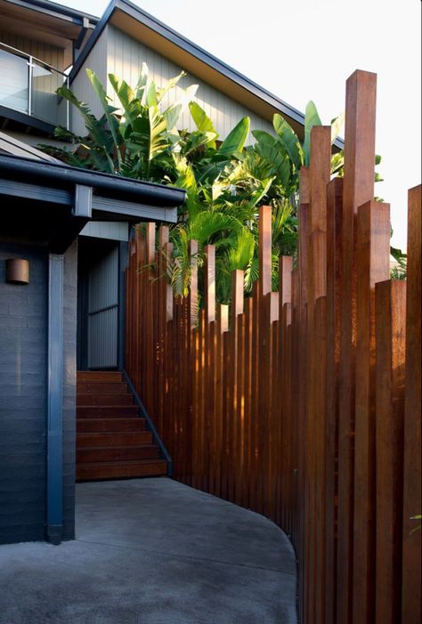 Pool Fencing Landscaping, Landscaping Around Pool, Luxury Balcony, Outdoor Pallet, Privacy Fence Designs, Apartment Luxury, Apartment Plants, Desain Furnitur Modern, Plants Growing