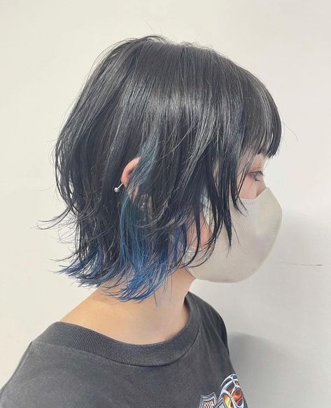 Blue Tips Hair, Hair Stail, Short Hair Blue, Short Hair Highlights, Hair Color Underneath, Shaggy Short Hair, Hair Color Streaks, Hair Arrange, Punk Hair