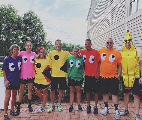 Family Pacman Costumes, Mr And Mrs Pacman Costume, Pac Man Halloween Costume Group, Mrs Pacman Costume Diy, Diy Ms Pacman Costume, Pac Man Costume Diy Group Halloween, Ms Pac Man Costume Diy, Pac Man Diy Costume, Pacman Halloween Costumes