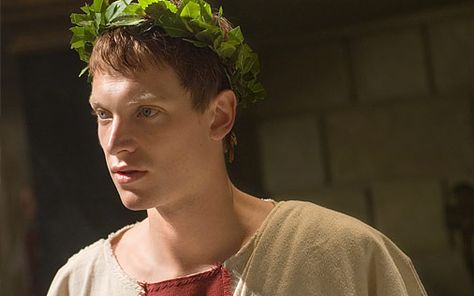 Octavian Caesar, Hbo Rome, Simon Woods, Rome Hbo, Rome Tv Series, Ancient Roman Clothing, Roman Clothing, Augustus Caesar, Roman Clothes