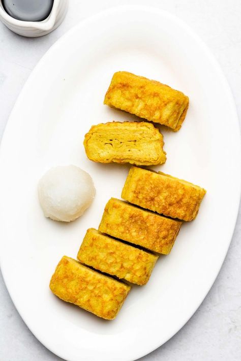 Vegan Tamagoyaki (Japanese Rolled Omlette) - Okonomi Kitchen Vegan Tamagoyaki, Tamagoyaki Recipe, Vegan Japanese Food, Rolled Omelette, Okonomi Kitchen, Silken Tofu Recipes, Vegan Omelette, Plant Recipes, Food Thai