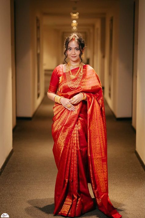 Newlywed Saree Look, Saree Look For Reception Bride, Indian Bride Reception Outfit, Bengali Reception Look, Bride Reception Outfit, Hairstyle Saree, Registry Office Wedding Dress, Bengali Marriage, Grah Pravesh