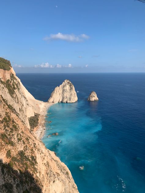 Greek Sea Aesthetic, Greek Coast Aesthetic, Greek Ocean, Lighthouse Restaurant, Europe View, Greek Landscape, Mediterranean Ocean, Greece Landscape, Greek Sea