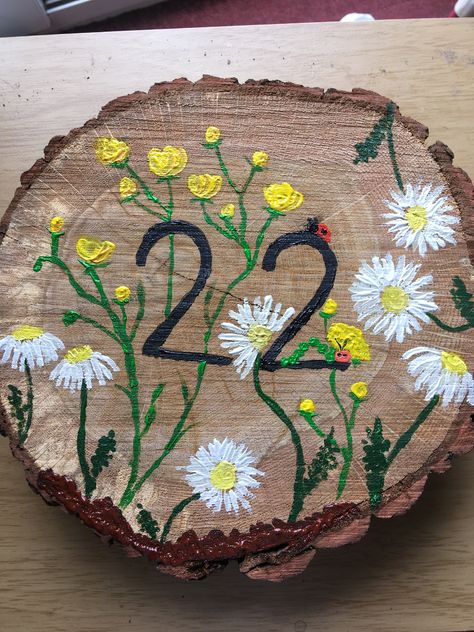 Everyday Crafts, Door House, Birthday Painting, Wood Slice Art, Tree Slices, Nature Spring, Wooden Boards, Wood Painting Art, Wood Disc