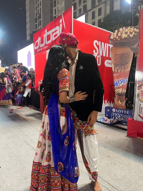 #navratrichaniyacholi #navratrioutfit #navratri #garbadress #garba #garbanight #navratrioutfit Garba Couple Aesthetic, Navratri Couple Aesthetic, Garba Couple Pictures, Navratri Couple Pose, Garba Couple, Navratri Poses, Navratri Aesthetic, Navratri Ideas, Navratri Pictures