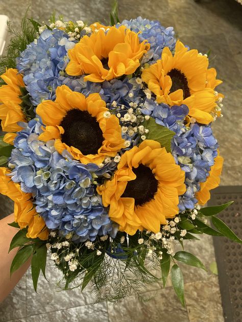 Sunflower Hydrangea Tattoo, Blue Hydrangea Yellow Rose Bouquet, Hydrangea And Sunflower Bouquet, Wedding Bouquet Sunflowers, Foundation Aesthetic, Flower Bouquet Sunflower, Hydrangea Tattoo, Yellow Rose Bouquet, Blue Sunflower