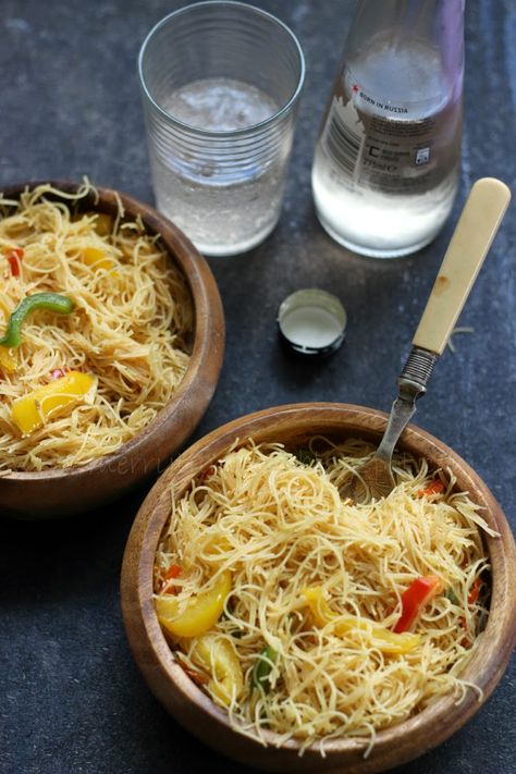 Merry Tummy: Burnt Garlic Bell Peppers Noodles, One Pot Meal Id... My September, One Pot Meal, Indian Breakfast, Breakfast For Dinner, Bell Peppers, One Pot Meals, Pad Thai, One Pot, Japchae