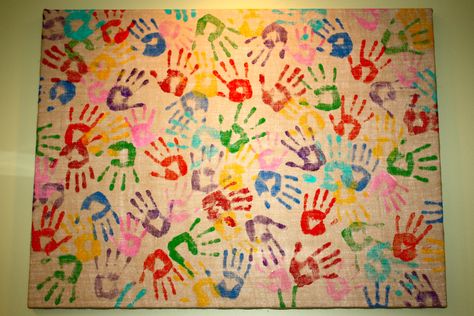 Hardin family handprints! (mine are purple.)  Wrap a canvas with burlap then place your painted hands on it.  It's that easy! Handprints On Canvas, Family Handprints, Handprint Painting, Painted Hands, Class Art Projects, Halloween Crafts Preschool, Family Painting, Footprint Art, Handprint Crafts